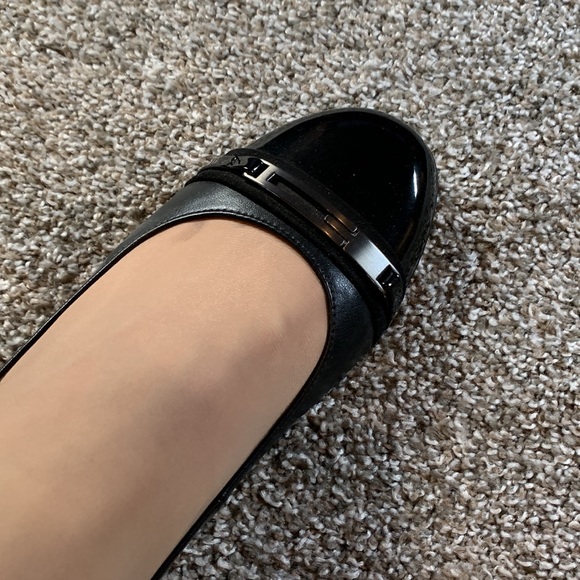 Used Naturalizer Helina Black Patent Toe Flats 10 - Picture 9 of 9